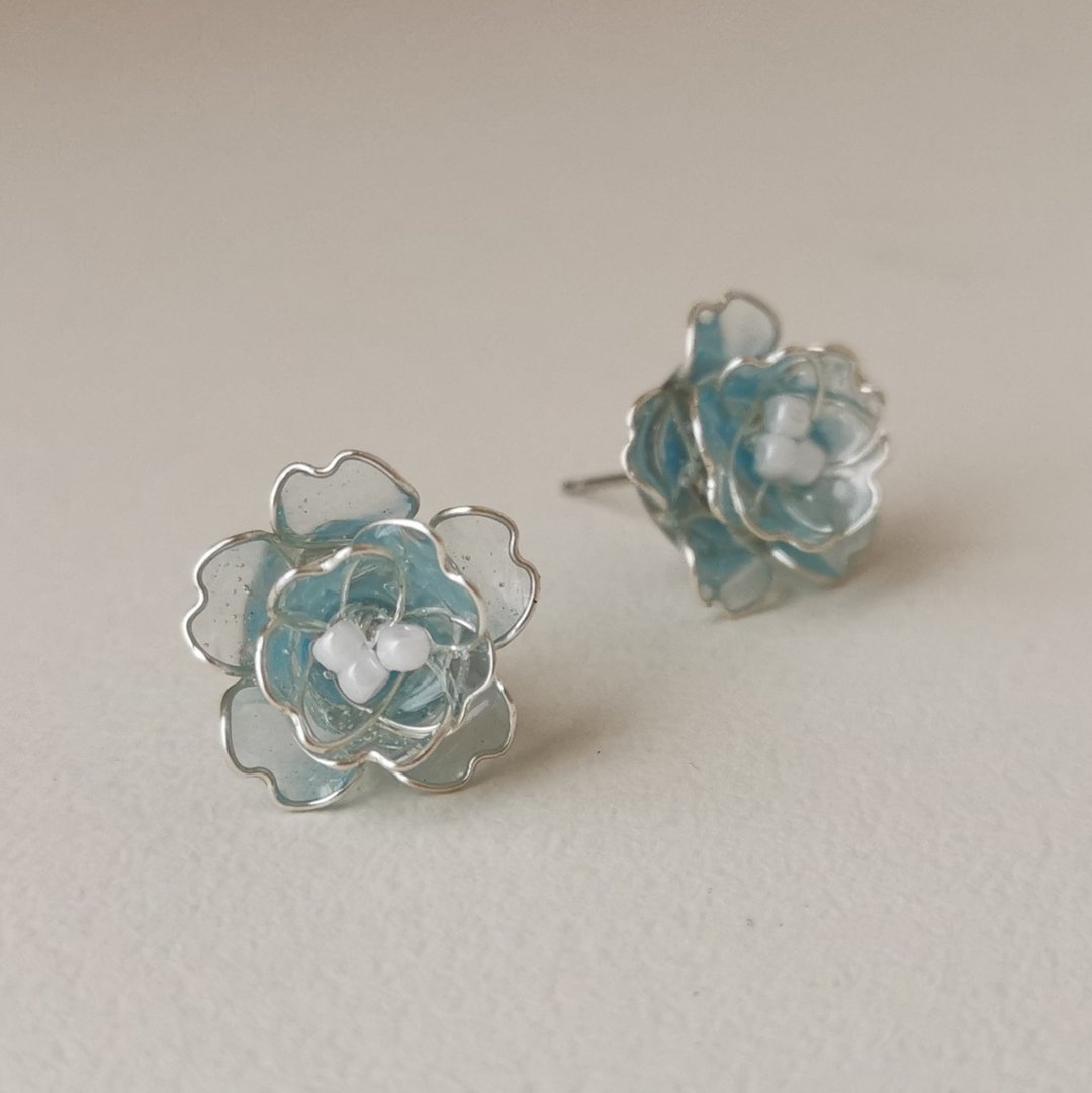 【Veverka】清透夏日-蓝色 树脂耳环 造花液 水晶花 树脂花 - 耳环/耳夹 - 树脂 蓝色