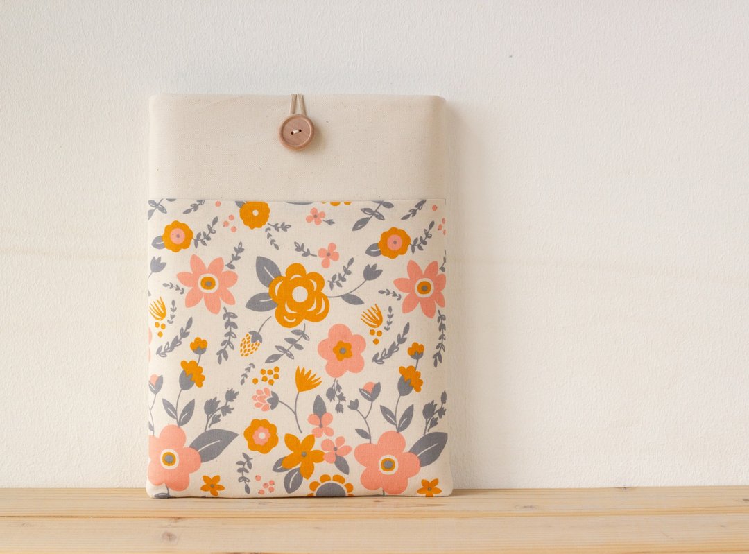 Tablet case retro print orange flower No. 11 canvas wooden button - 平板/电脑保护壳 - 棉．麻 橘色