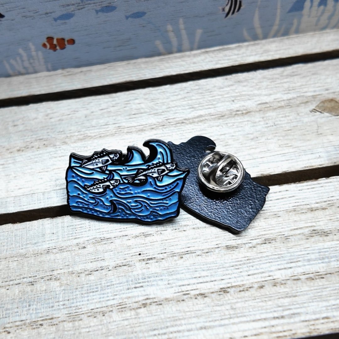 O-fish-ially Free / 襟章 / 海 / 鱼 - 徽章/别针 - 其他金属 蓝色