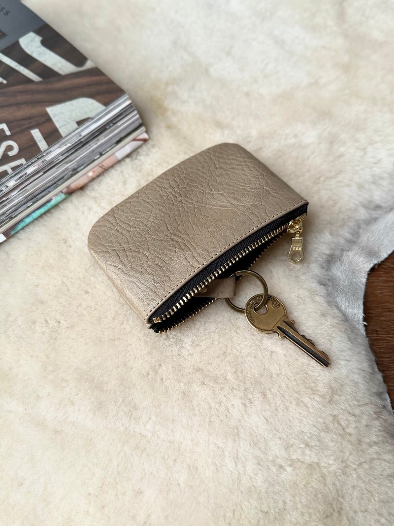 拉链钥匙包 卡其灰 I 可装钥匙和零钱 意大利植鞣革 - 钥匙链/钥匙包 - 真皮 灰色