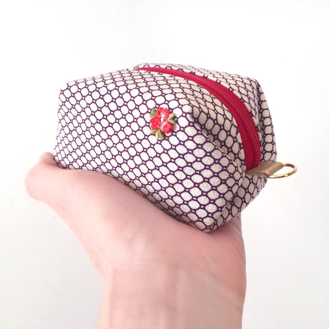 Pouch with Japanese Traditional Pattern, Kimono (Small) - Silk - 化妆包/杂物包 - 丝．绢 紫色