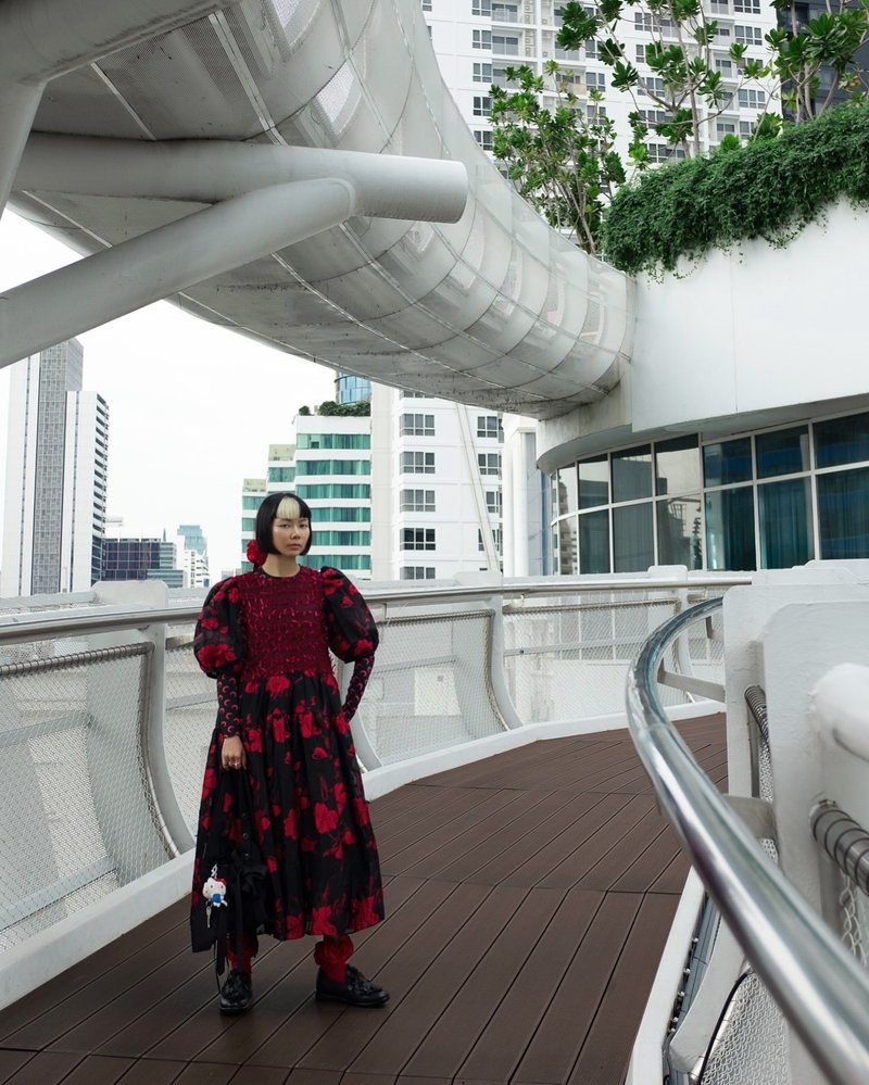 黑底红花缇花欧根纱洋装 - 洋装/连衣裙 - 其他材质 多色