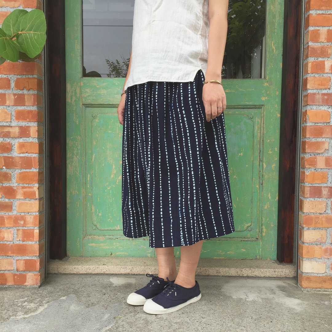 手作服  天然植物染 indigo 蓝染挺布纯棉圆裙 - 裙子 - 棉 蓝色