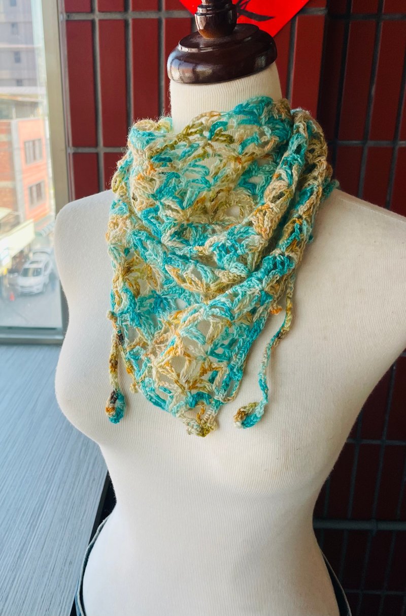 百搭三角小披肩_百分百美丽诺_冬阳绿芽新 - 围巾/披肩 - 羊毛 