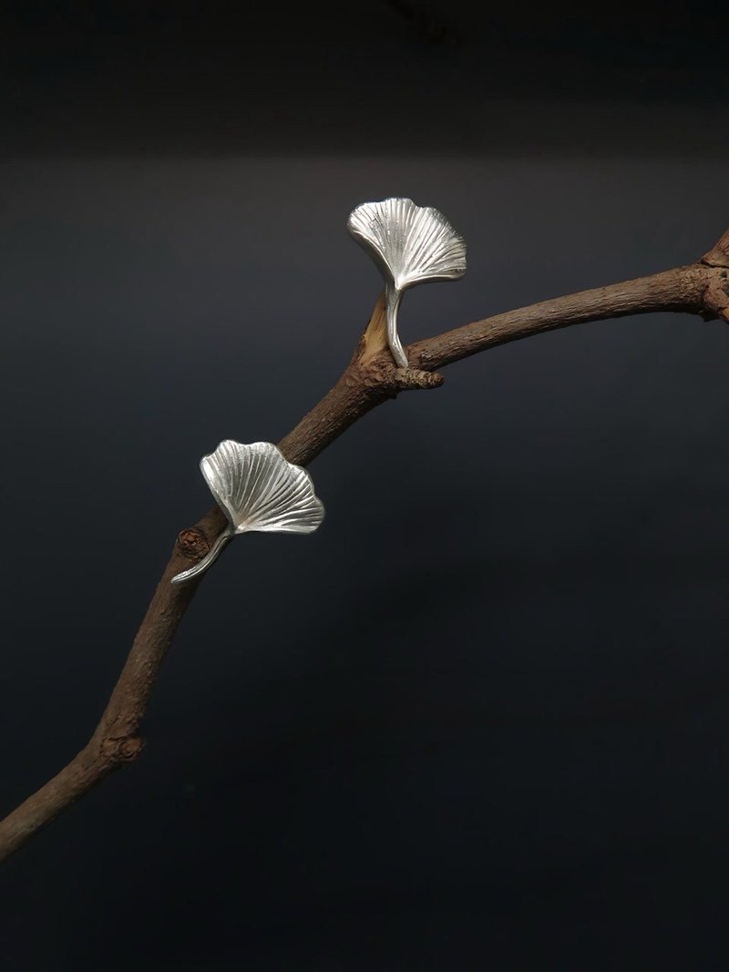 【母亲节礼物】COLE COOL简约银杏925银耳钉耳环 - 耳环/耳夹 - 银 银色