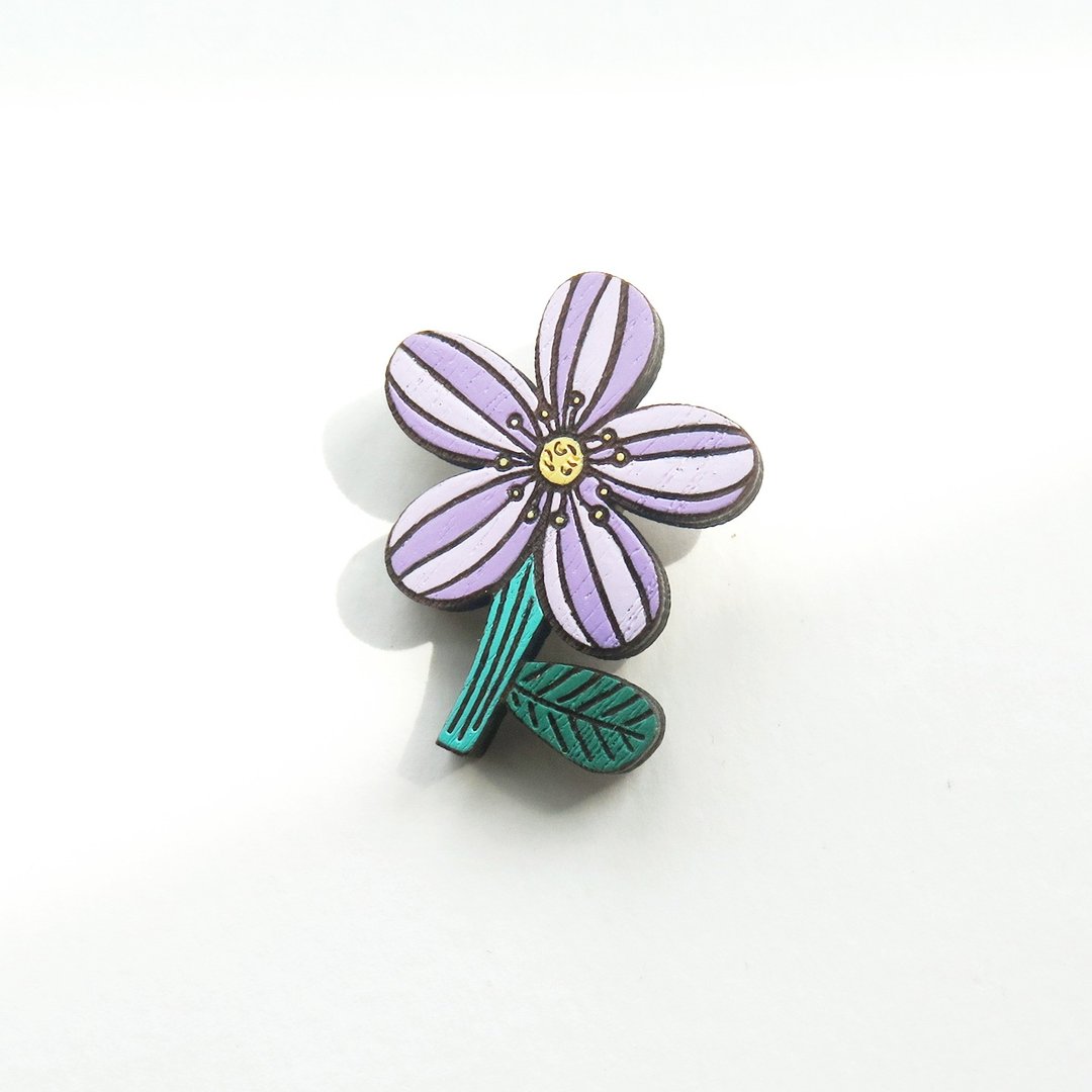 Wooden brooch african violet - 胸针 - 木头 紫色