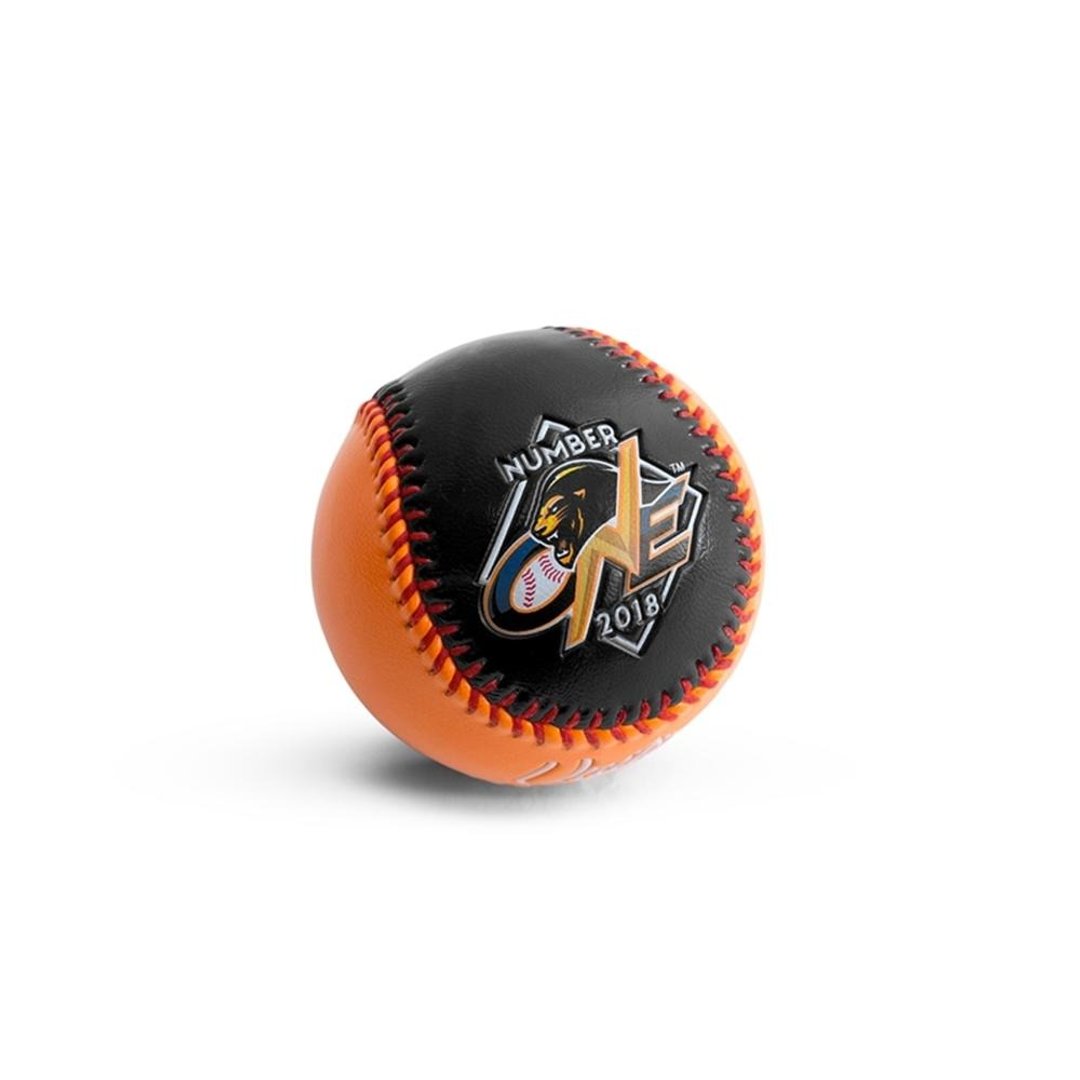UNILIONS 2018 NUMBER ONE Commemorative Ball / 年度口号纪念球 - 摆饰 - 真皮 