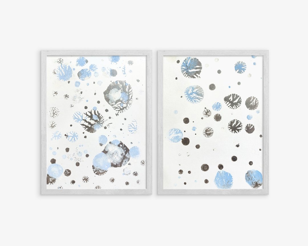 画廊墙套装 2 件 Monotype 印花蓝色银抽象雪花冬季艺术 - 海报/装饰画/版画 - 纸 蓝色