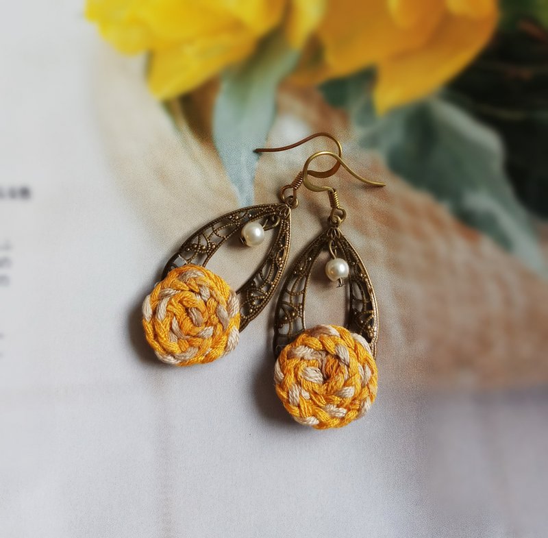 以大利亚麻线手编耳环 线制耳环 铜耳环 - 耳环/耳夹 - 铜/黄铜 金色