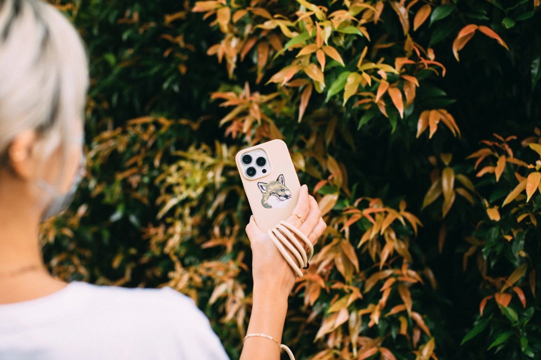 Native Union | Maison Kitsuné iPhone 14 Pro 联名背绳手机壳 - 手机壳/手机套 - 硅胶 卡其色