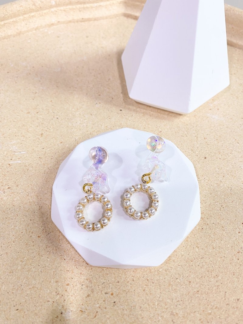 恐龙仔珠珠耳环 - 耳环/耳夹 - 树脂 白色