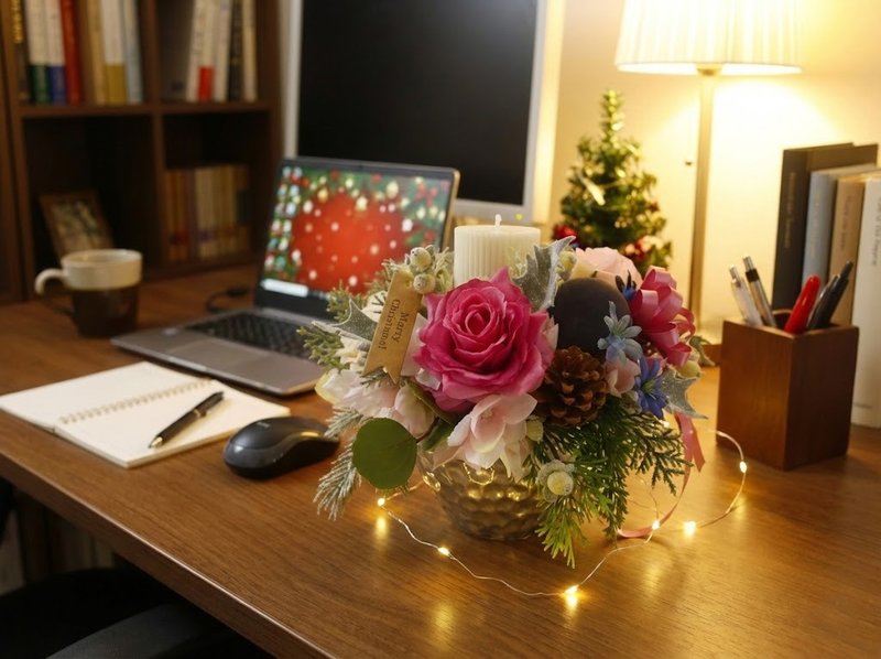 粉雪恋曲玫瑰桌上型花礼 包邮专人配送限双北市 其余地区需补运费 - 植栽/盆栽 - 其他材质 紫色