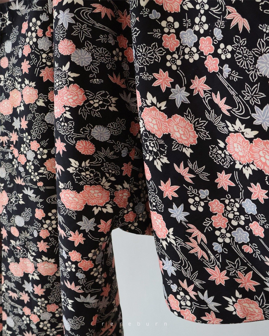 日本制和风花朵印花黑色古着道行和服外套 - 女装休闲/机能外套 - 聚酯纤维 黑色