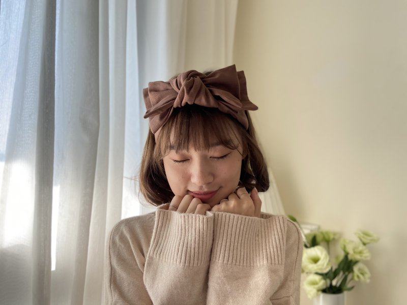 若曾 藕粉 双层大蝴蝶扭结发带 ggoomstudio - 发带/发箍 - 棉．麻 卡其色