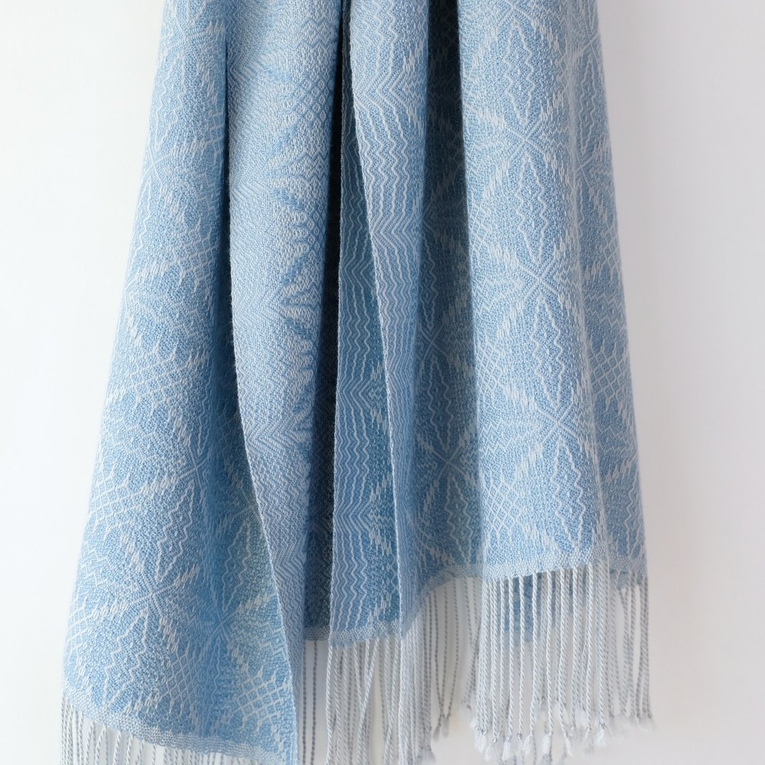 Cashmere 手工编织羊绒真丝披肩【柊华03】 - 围巾/披肩 - 丝．绢 蓝色