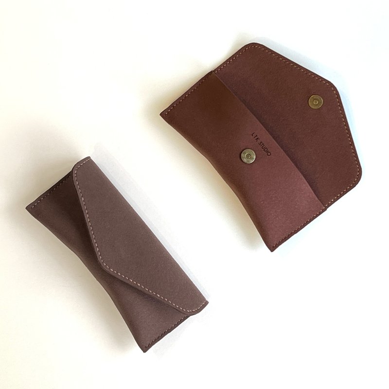 Envelpoe 素皮革质感眼镜盒 - 圣诞森林色系 - 纯色 - 眼镜盒/眼镜布 - 人造皮革 咖啡色