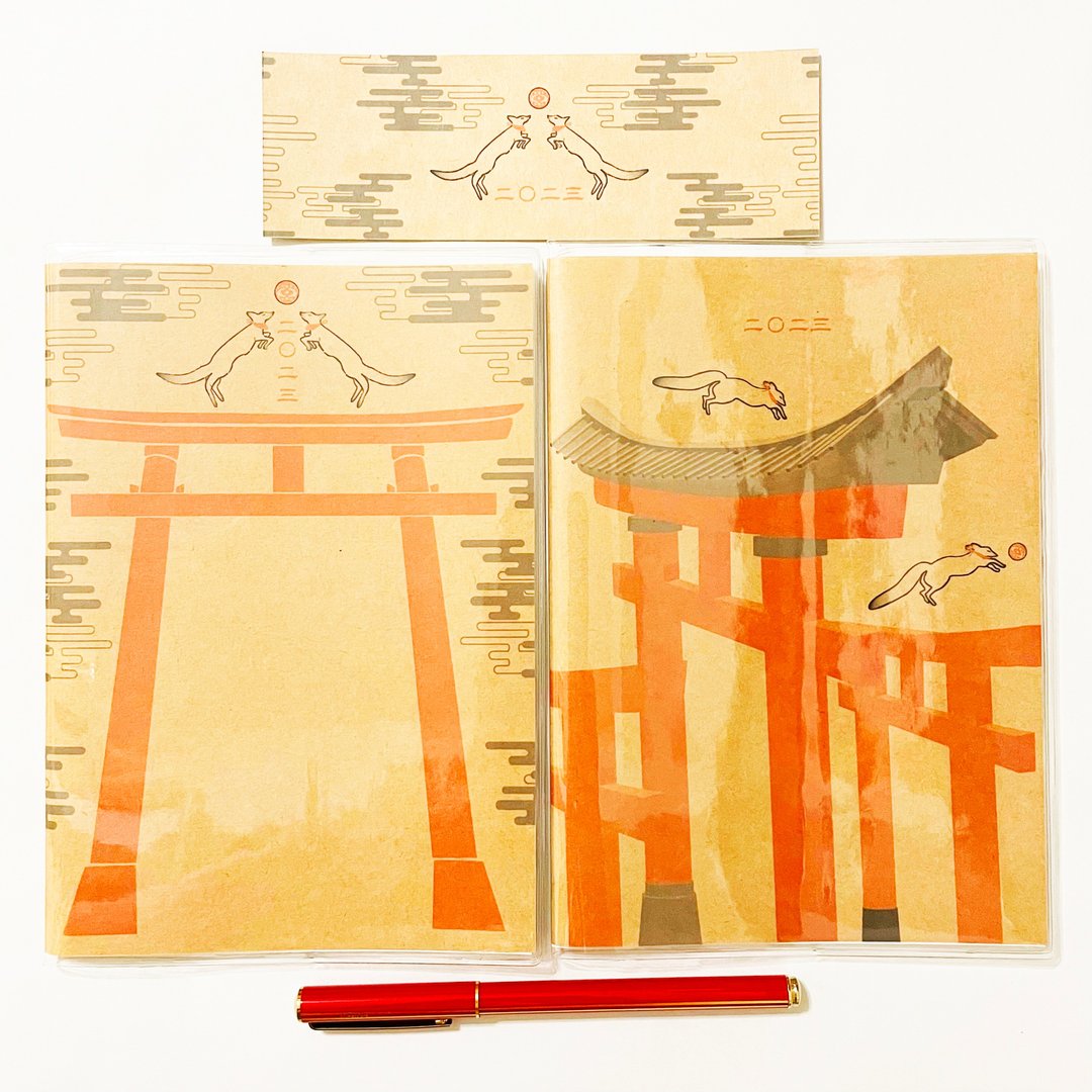 ３月开始 2023年 狐的手球歌 日志，附两款插画封面与书签，B6 尺寸，共64页，主题包含狐狸嫁女、狛狐，另有4月开始可选 - 笔记本/手帐 - 纸 咖啡色