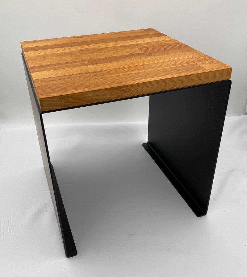 铁木和　藏蕴桌凳　桌凳混和概念　既是小桌　也是凳子　边桌椅子　设计师椅子　穿鞋椅 - 摆饰 - 其他金属 黑色