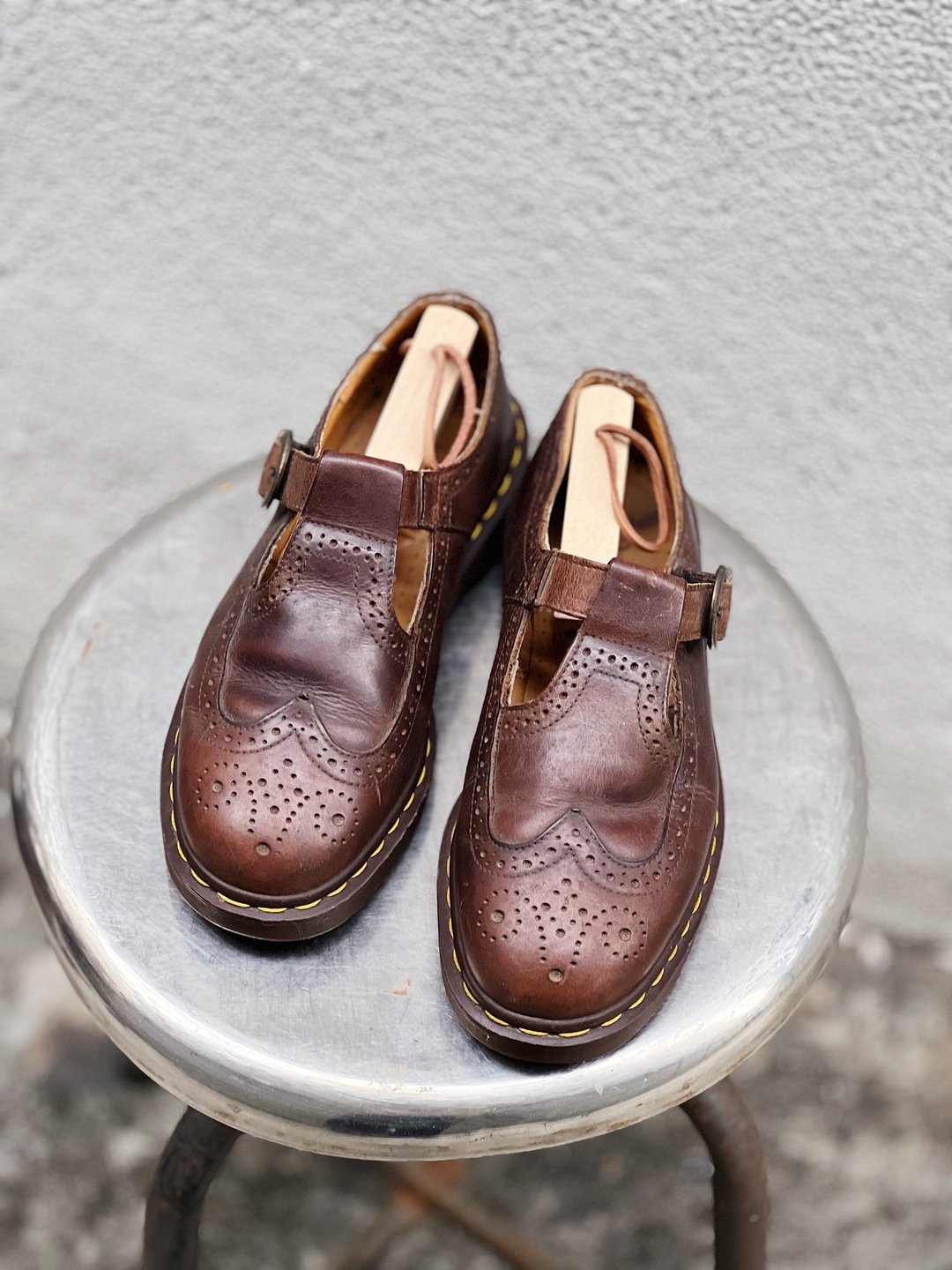Dr. Martens 深咖茶 真皮牛皮革 厚底全翼雕花纹皮鞋马汀鞋马丁靴 - 男款皮鞋 - 真皮 咖啡色