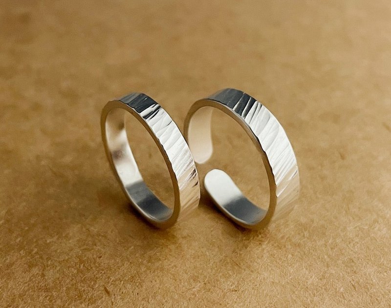 斜木纹银戒/纯银戒指/情侣对戒/手作金工/定制化商品 - 戒指 - 纯银 