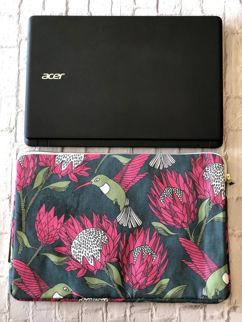 aLoveSupreme / 南非文青手绘电脑保护套_粉红色铁灰底帝王花 - 电脑包 - 棉．麻 