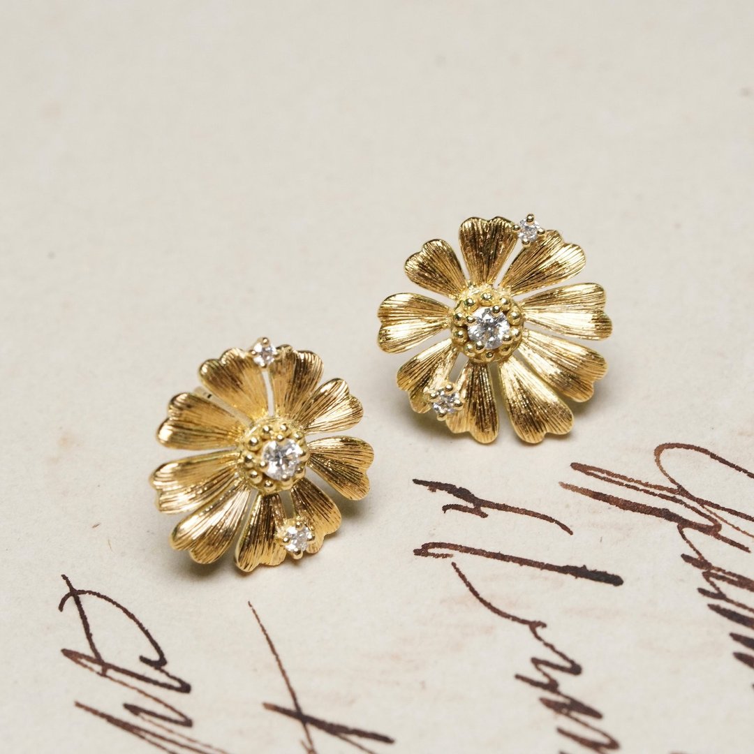18K 复古缎面金小钻花花耳环 - 耳环/耳夹 - 贵金属 金色
