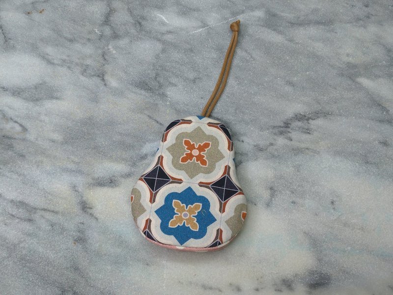 窗花(橘)  梨型钥匙包【K201214】 - 钥匙链/钥匙包 - 棉．麻 多色