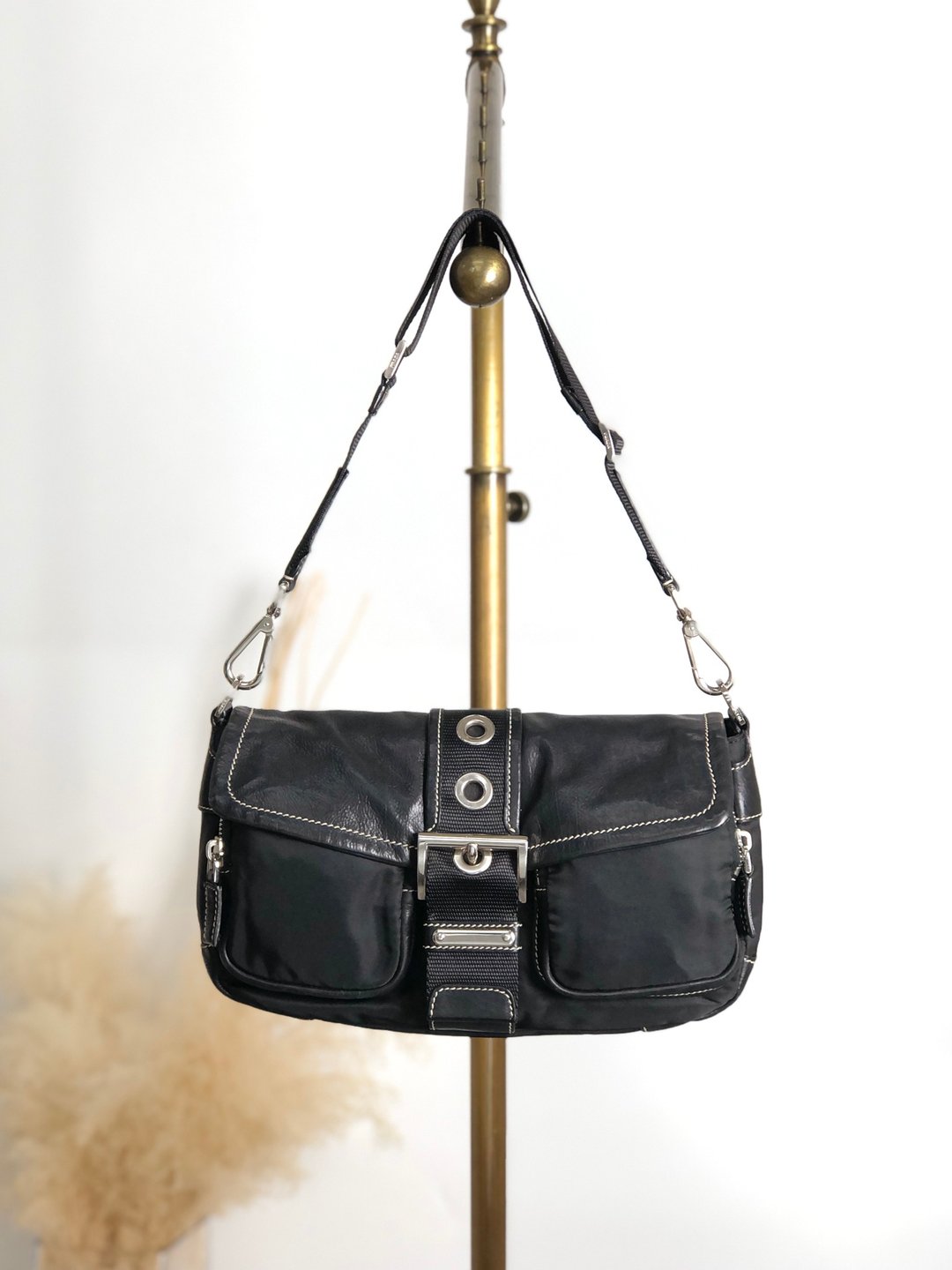 【日本直送 名牌中古包】PRADA 普拉达 侧背包 黑色 三角标志 尼龙 皮革 前饰扣 dgr7v8 - 侧背包/斜挎包 - 尼龙 黑色