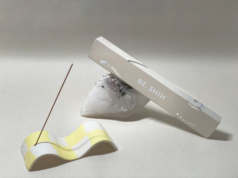 Wave Incense Holder 限量陶瓷波浪香插座 / 浅黄款 - 香薰/精油/线香 - 陶 