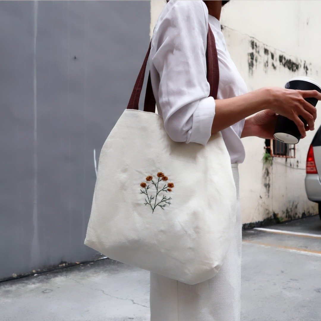 Flowers 手工绣 托特包Tote Bag - 手提包/手提袋 - 棉 白色