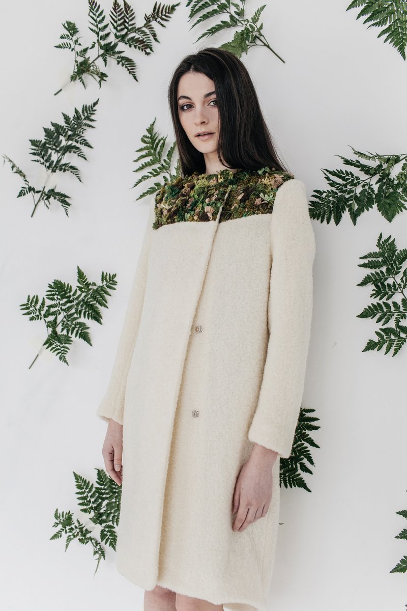 Bryophyta white moss embroidered coat - 女装休闲/机能外套 - 其他材质 白色