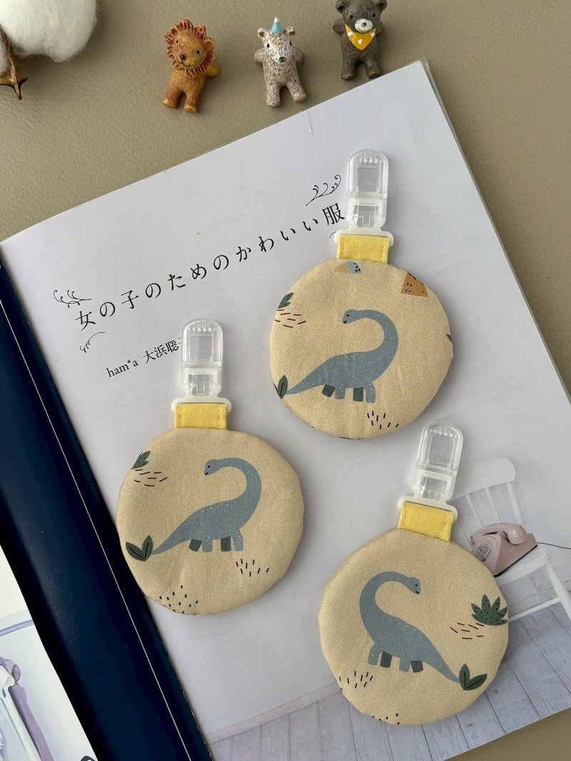 平安福袋 奶茶恐龙小火山  新生儿礼 口水巾 宝宝礼 - 围嘴/口水巾 - 棉．麻 卡其色