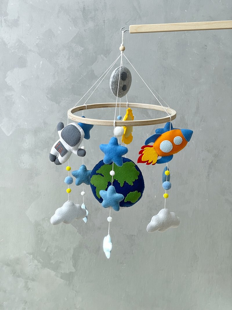 Space baby boy mobile nursery decor, Astronaut and rocket crib mobile boy - 玩具/玩偶 - 其他材质 蓝色