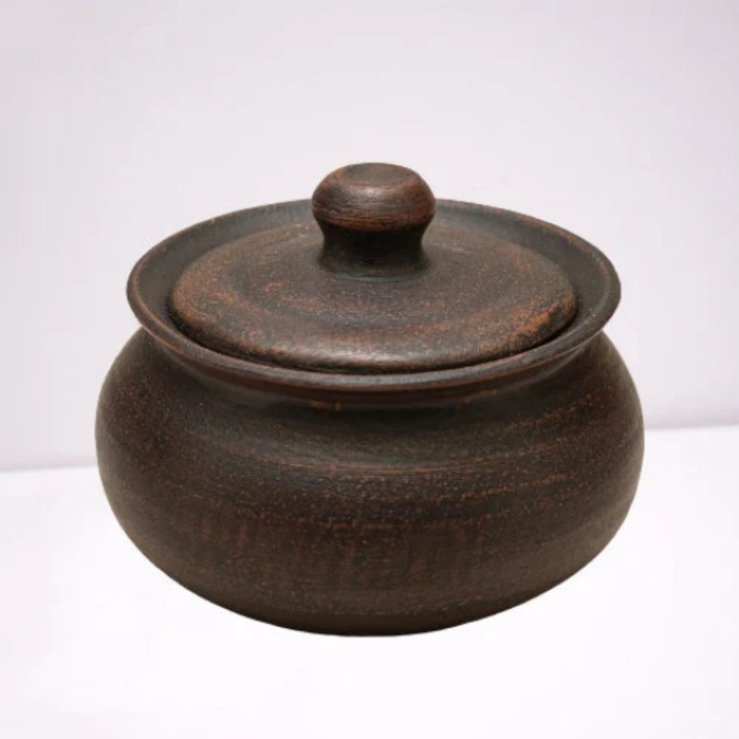 Handcrafted Pottery Salt Cellar Clay Salt Shaker with Lid Kitchen Storage Tank - 调味罐/酱料瓶 - 陶 咖啡色