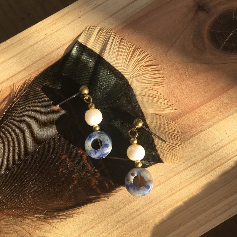 老林杂货Travelin 光和影之间/苏打石珍珠耳环/可改夹式 - 耳环/耳夹 - 玻璃 蓝色