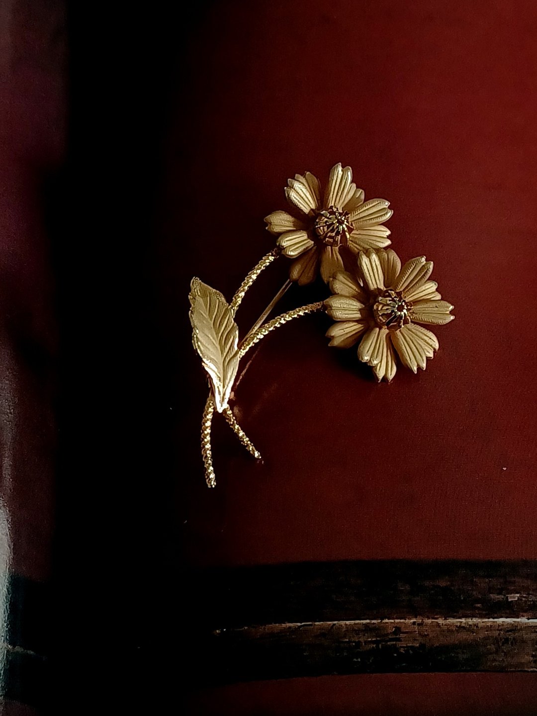 vintage jewelry  AMCO 14K包金 细致立体雏菊 别针 胸针 - 胸针 - 其他金属 