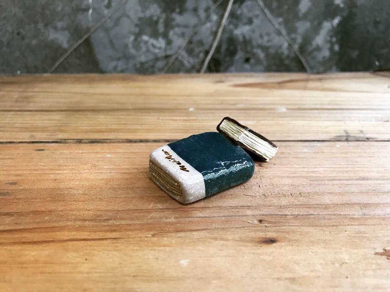 两本书/筷架 筷子的枕头 联名X竹土石山 餐桌风景 微型 书柜 - 筷子/筷架 - 陶 绿色