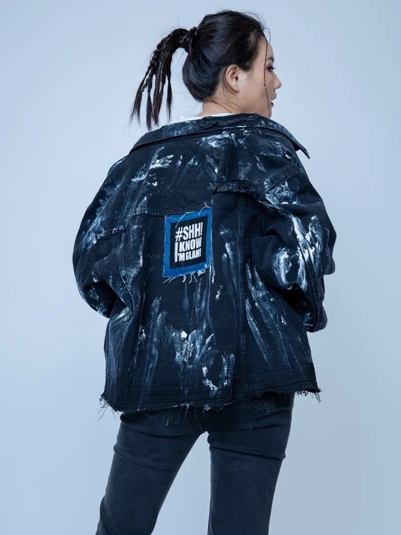 LOGO拼接刷漆黑牛仔外套 - 女装休闲/机能外套 - 棉．麻 黑色