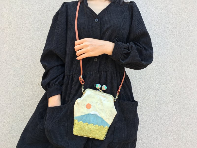 斜挎手机包 吻锁口金包 小包 侧背包 单肩背包 金抹富士山 - 侧背包/斜挎包 - 真皮 绿色