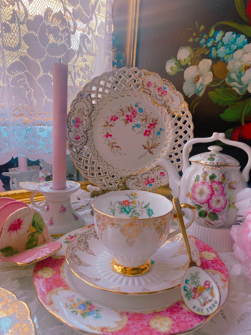 英国制1950年立体手绘古董杯花茶杯咖啡杯三件式库存品完整情人节 - 茶具/茶杯 - 瓷 多色