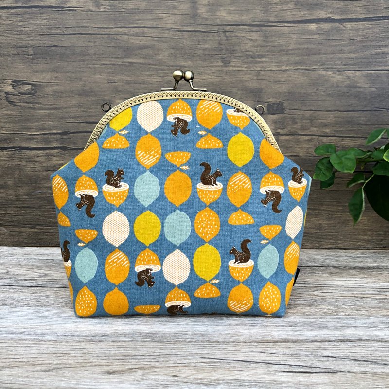 松鼠口金包/侧背包/がまぐちバッグ - 侧背包/斜挎包 - 棉．麻 绿色