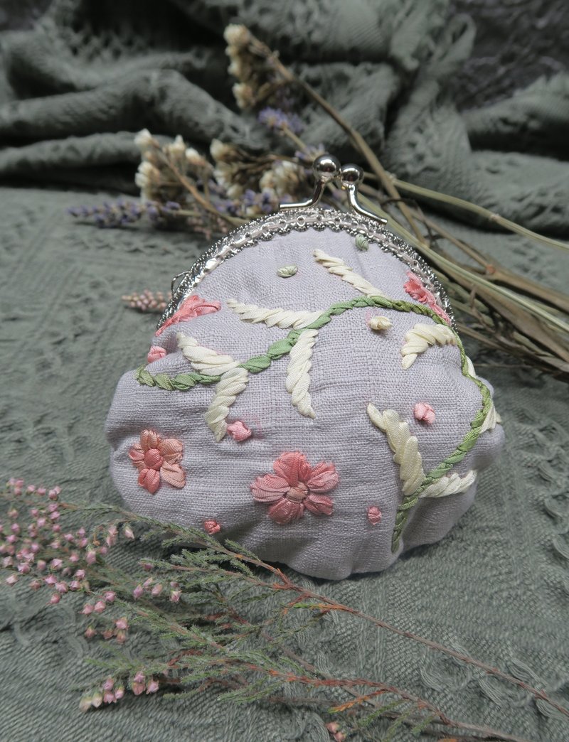 纯手工蚕丝缎带刺绣口金包 - 零钱包 - 棉．麻 灰色