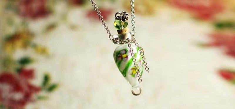 Perfume Bottle Pendant / Drop / White - 项链 - 其他金属 
