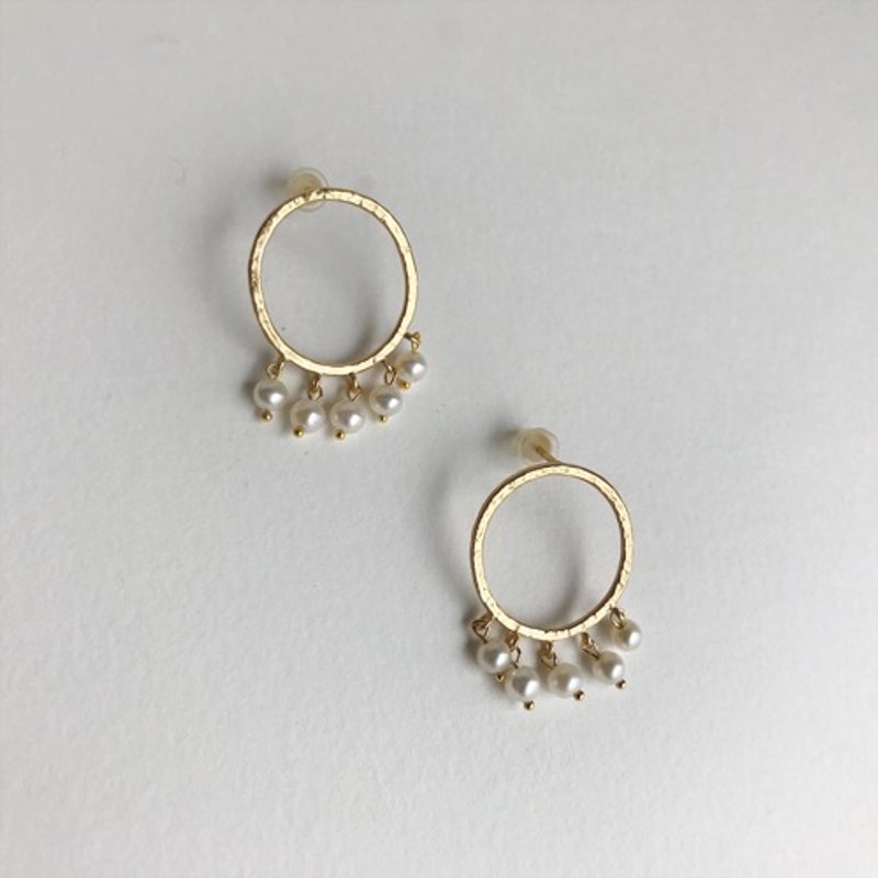 ジャラジャラパールピアス  Gold色 - 耳环/耳夹 - 其他金属 