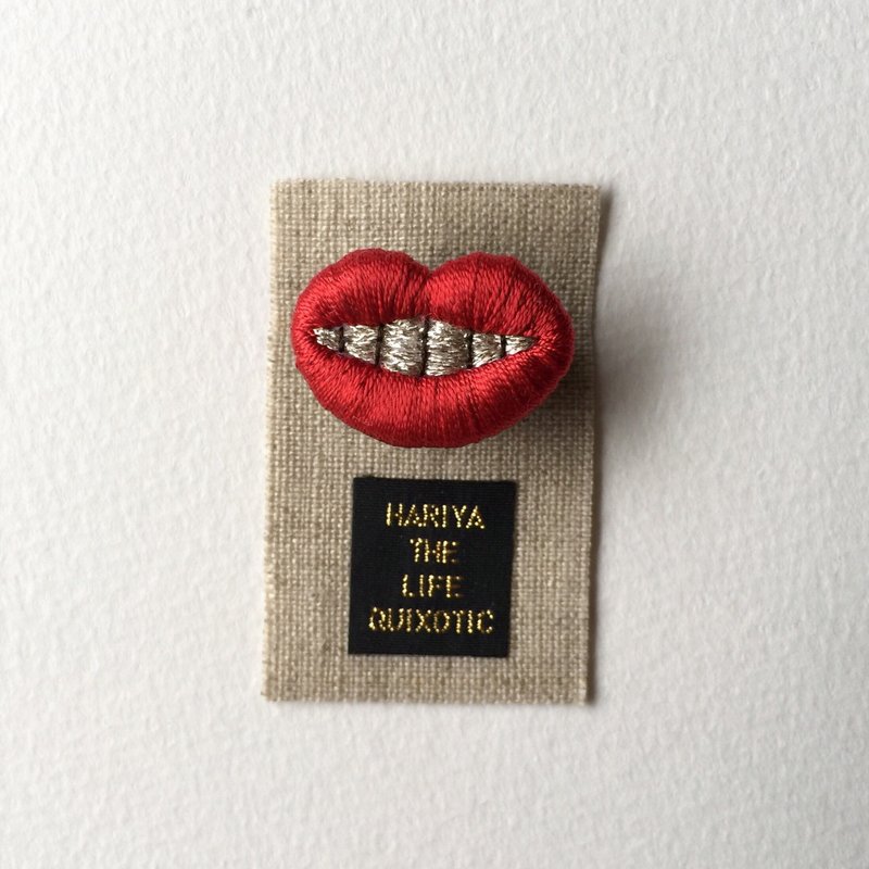 Lips lunch brooch - 胸针 - 丝．绢 红色