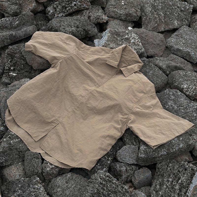 Zuuie Hooman Line 尼龙塔夫塔半拉链衬衫 - 棕色 - 中性连帽卫衣/T 恤 - 尼龙 卡其色