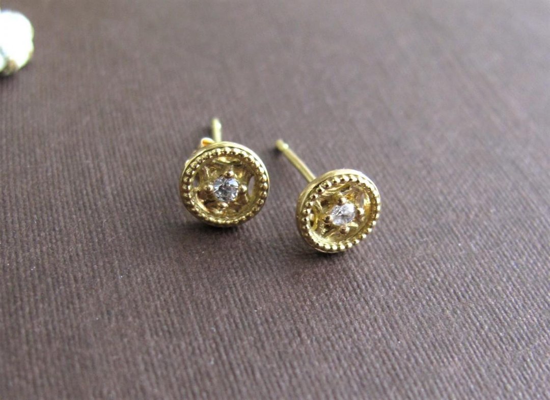 [Made to order] Petit Lumiere Earrings diamond Diamond K18YG - 耳环/耳夹 - 其他金属 金色