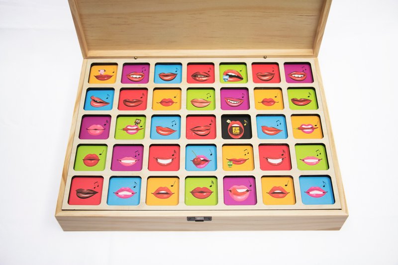 恐怖戳戳乐_木盒精装限量版(K歌欢乐+生日版)组合  /亲友团聚/欢唱时刻/新年派对/礼物/庆生/桌游/游戏 - 其他 - 木头 卡其色