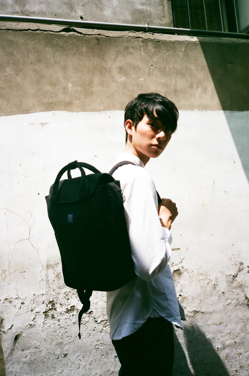 帆布后背包 _ 黑 (现货供应中) - 后背包/双肩包 - 棉．麻 黑色