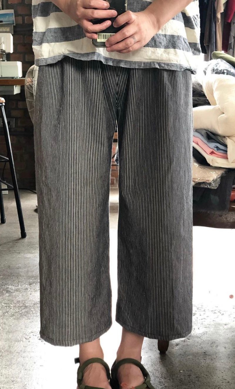 丹宁水洗中磅棉条纹宽筒裤 - 女装长裤 - 棉．麻 蓝色